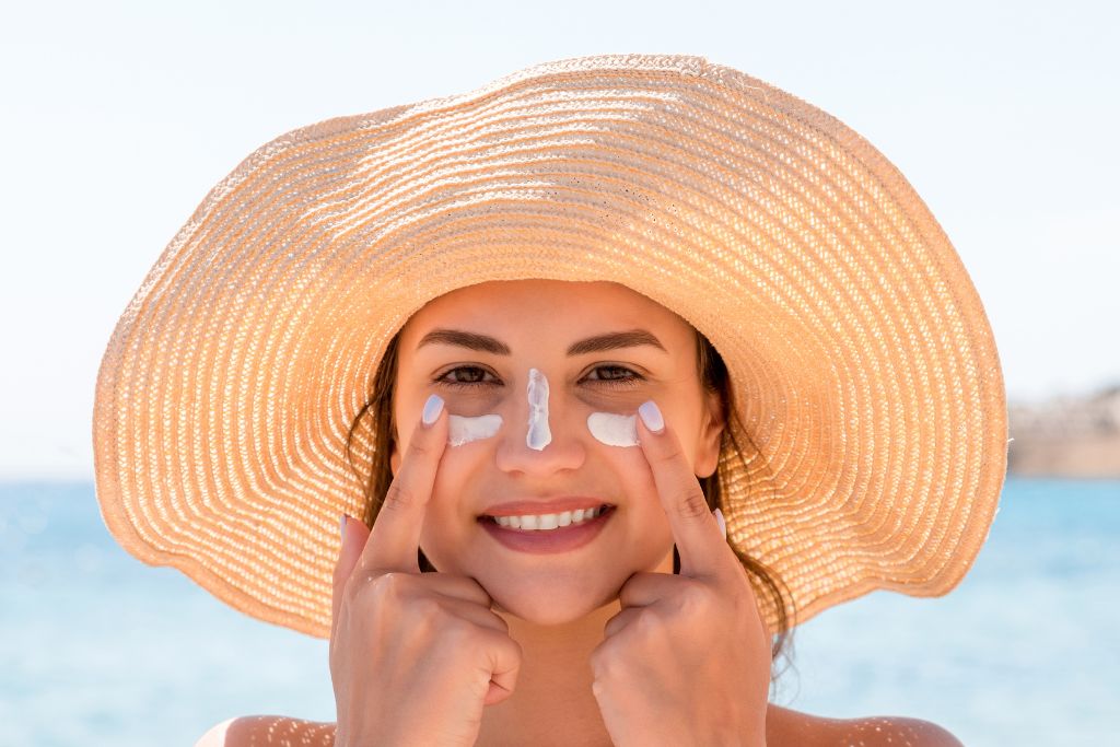 woman wearing sunscreen